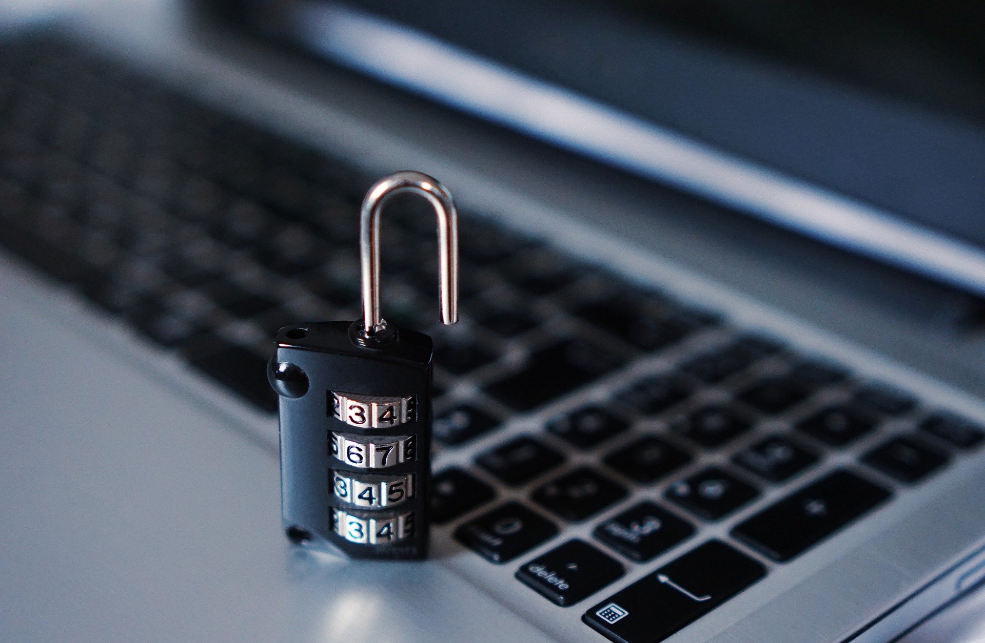 Manoscritto con lucchetto – proteggere il proprio lavoro